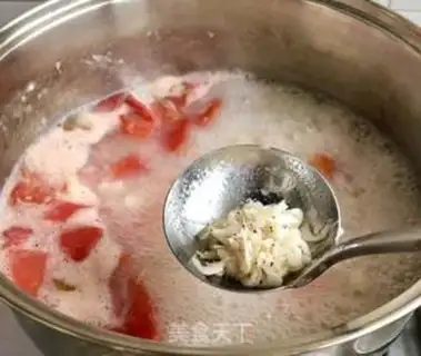 Make Tomato noodle egg soup step 3