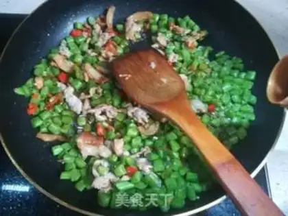 Make Four seasons of bean fried meat step 11
