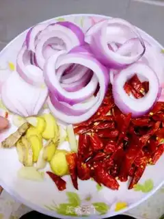 Make Spicy shrimp pan step 1