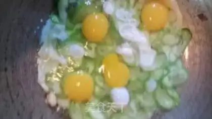 Make Smelt fried eggs step 3