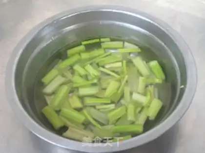 Make Celery with both ears step 5
