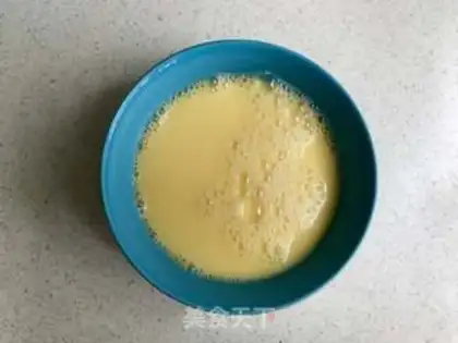 Make Silver fish steamed eggs step 2