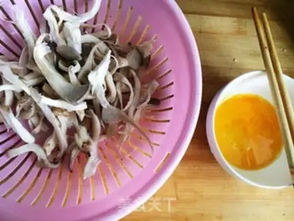 Make Pumpkin omelet soup step 1