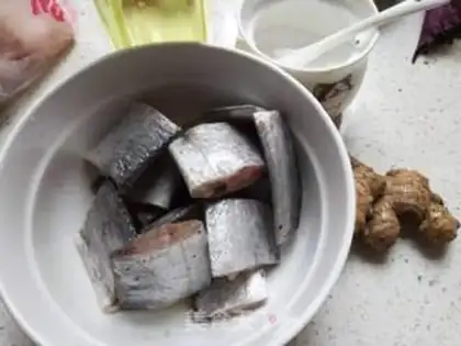 Make Red-fried fish step 1