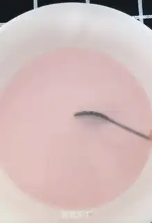 Make Strawberry mini-squirt step 3