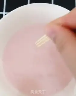 Make Strawberry mini-squirt step 4