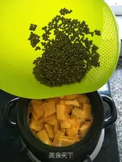 Make Pumpkin green bean soup step 3