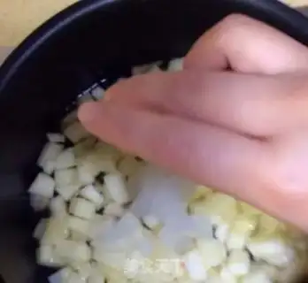 Make Homemade apple sauce step 2