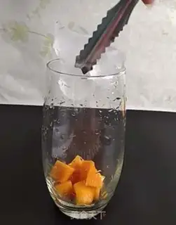 Make Mango has a lot of fragrance step 1