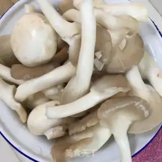 Make Delicious mushroom soup step 1