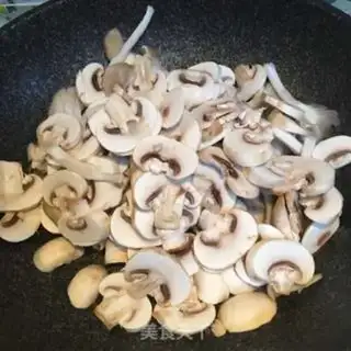 Make Delicious mushroom soup step 3