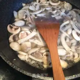 Make Delicious mushroom soup step 4