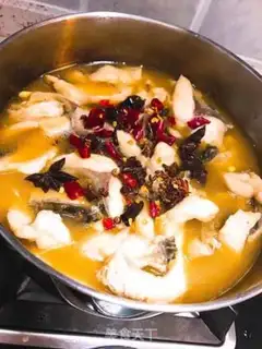 Make Pork bellybread soup step 1