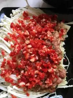 Make Meat-cracked peppers and gill mushrooms step 5