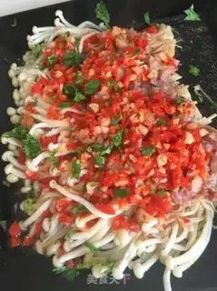 Make Meat-cracked peppers and gill mushrooms step 8