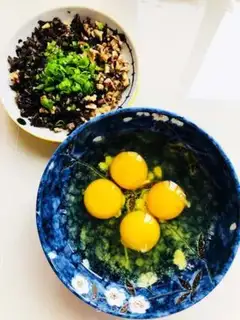 Make Mulberry mushroom egg rolls step 3