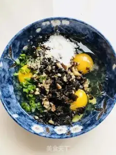 Make Mulberry mushroom egg rolls step 4