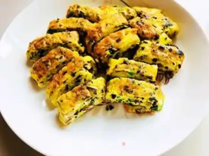 Make Mulberry mushroom egg rolls step 7