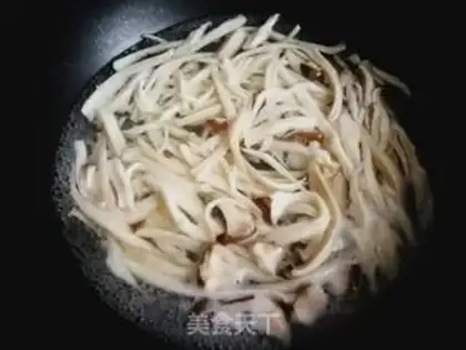 Make The cold hands tore the apricot mushrooms step 4