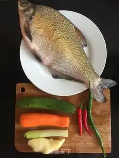 Make Peacock open-screen fish step 0