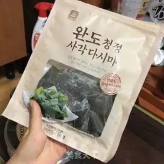 Make Korean ham pickles soup step 0