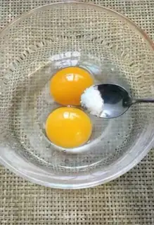 Make Delicious eggs step 0
