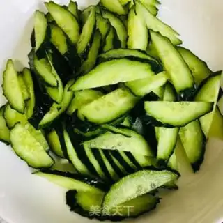 Make cucumber fried eggs step 0