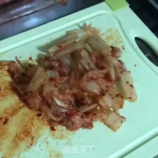 Make Korean ham pickles soup step 3