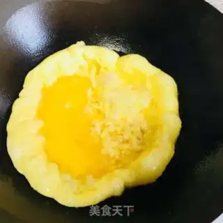 Make cucumber fried eggs step 1