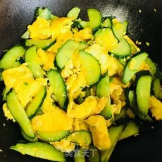 Make cucumber fried eggs step 3