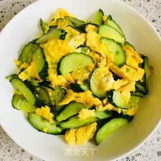 Make cucumber fried eggs step 4
