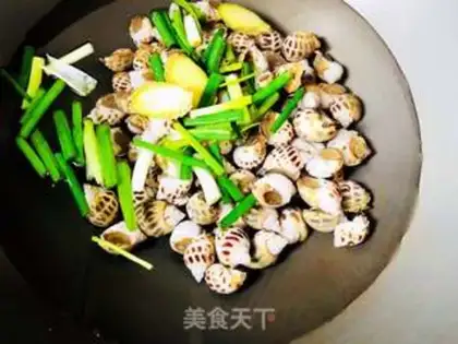 Make Salt water boiled flower snails step 2