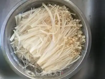 Make Spicy golden needle mushrooms step 0