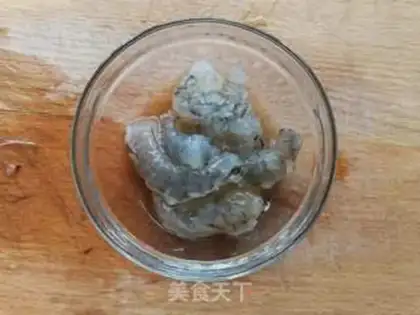 Make Shrimp steamed eggs step 1