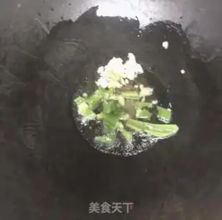 Make Garlic sprouts step 1