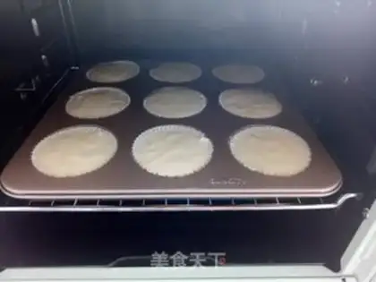 Make Sunflower cupcakes step 8