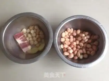 Make Peanut pig hoof soup step 0