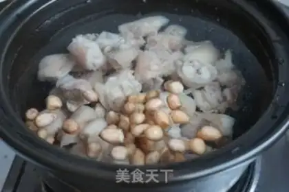 Make Peanut pig hoof soup step 4
