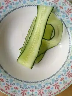 Make Flower beam salad step 1