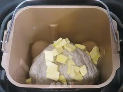 Make Count almond cheese roll step 4