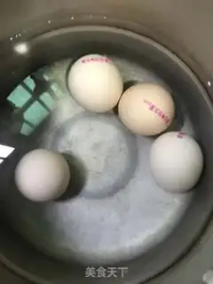 Make Eggs in eggs step 1
