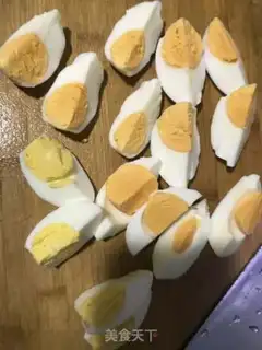 Make Eggs in eggs step 3