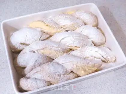 Make Count almond cheese roll step 19