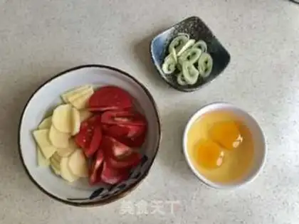 Make Potato and egg soup step 0