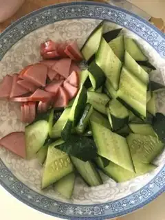 Make cucumber fried eggs step 1