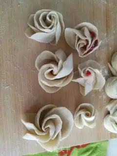 Make Steam rose rolls step 7
