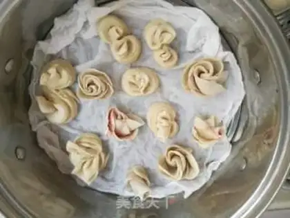 Make Steam rose rolls step 8