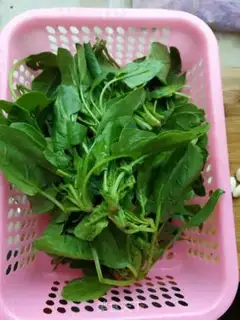 Make Spinach with red beans step 1