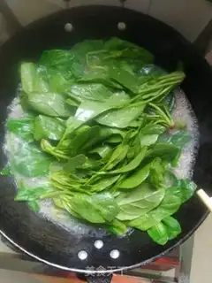 Make Spinach with red beans step 6