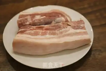 Make Fresh meat and egg yolk step 1